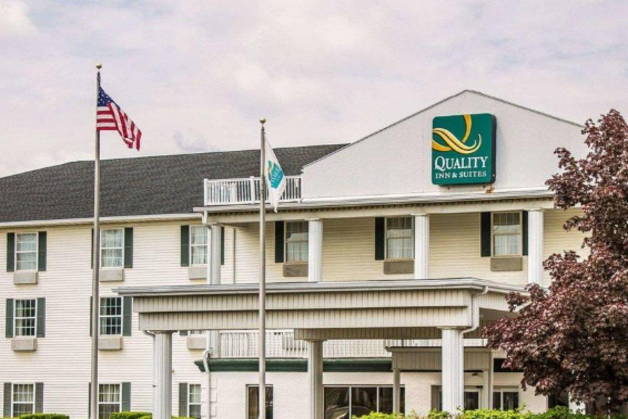 Quality Inn & Suites Bellville - Mansfield Экстерьер фото