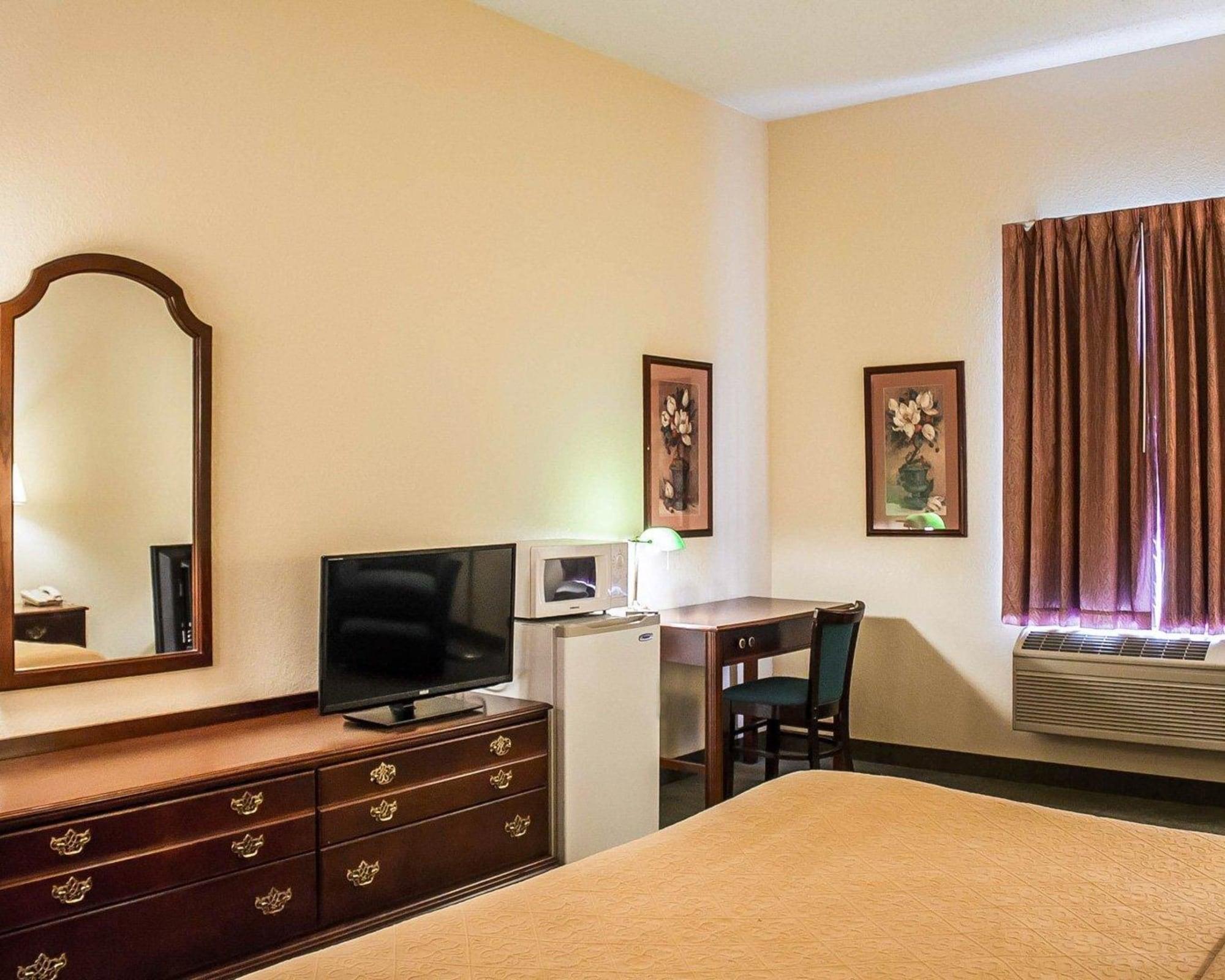 Quality Inn & Suites Bellville - Mansfield Экстерьер фото