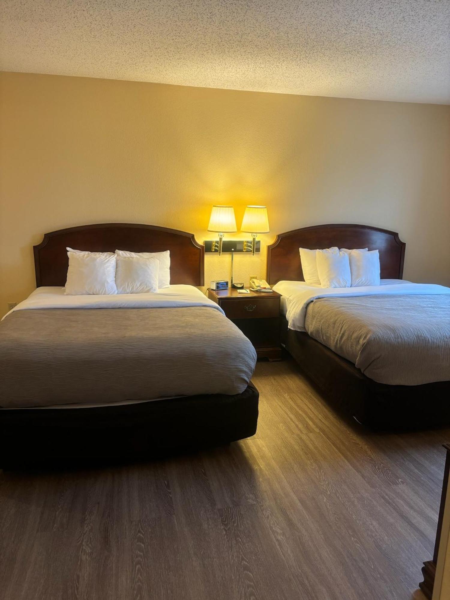 Quality Inn & Suites Bellville - Mansfield Экстерьер фото
