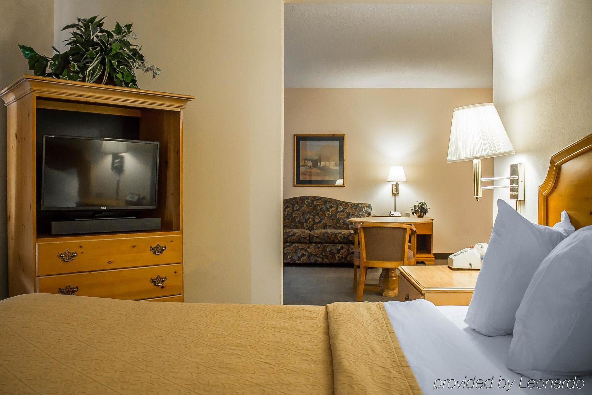 Quality Inn & Suites Bellville - Mansfield Экстерьер фото