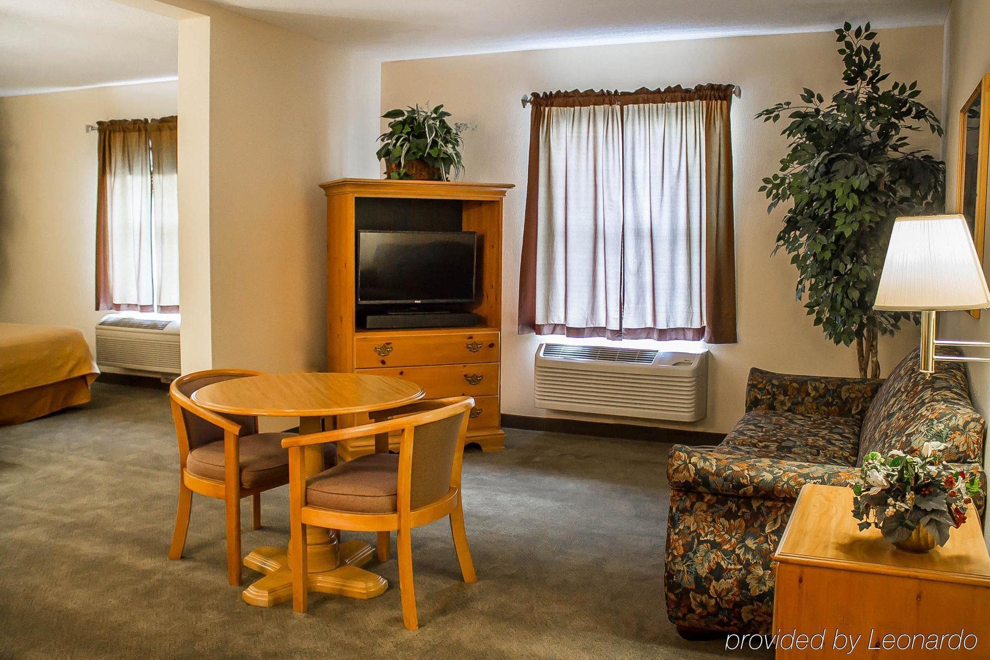 Quality Inn & Suites Bellville - Mansfield Экстерьер фото
