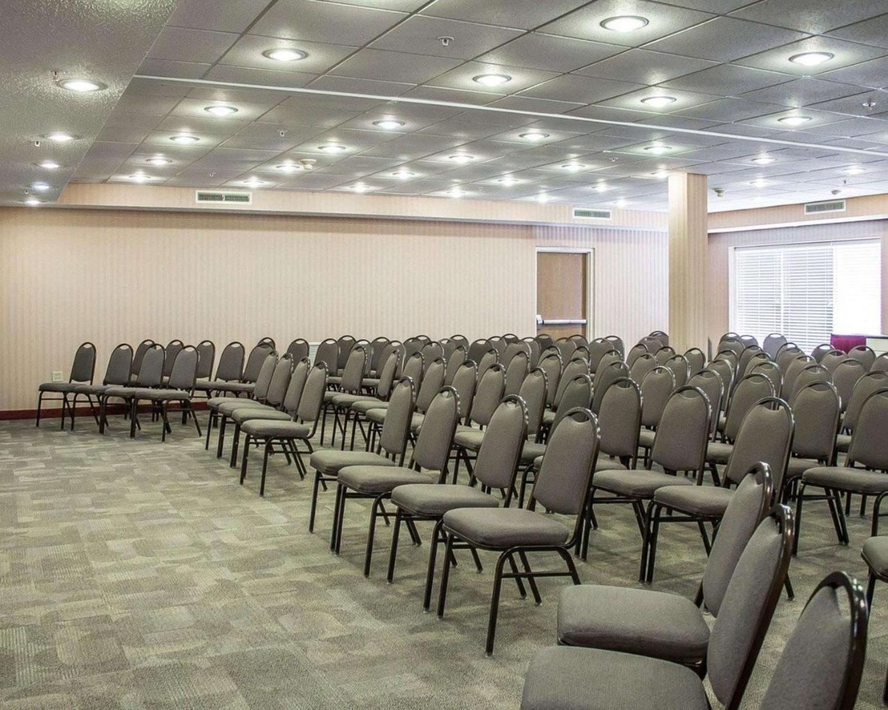 Quality Inn & Suites Bellville - Mansfield Экстерьер фото